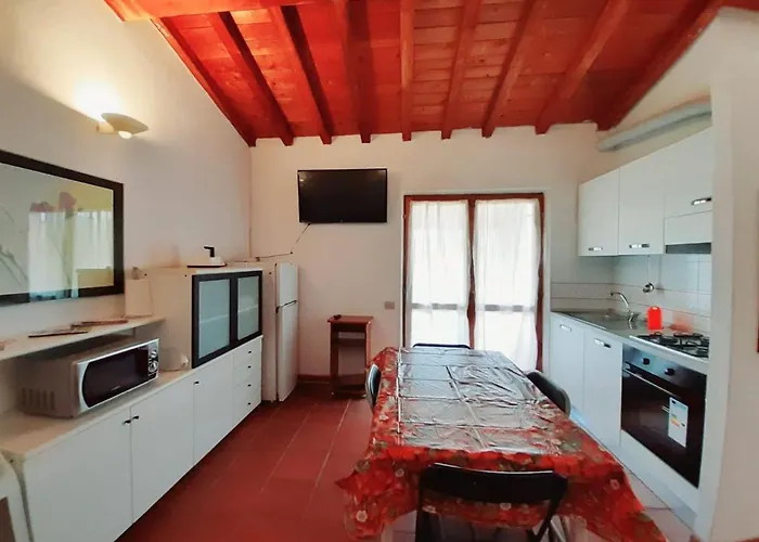 Daire Pierhouse Li Piri San Teodoro (Sardinia)